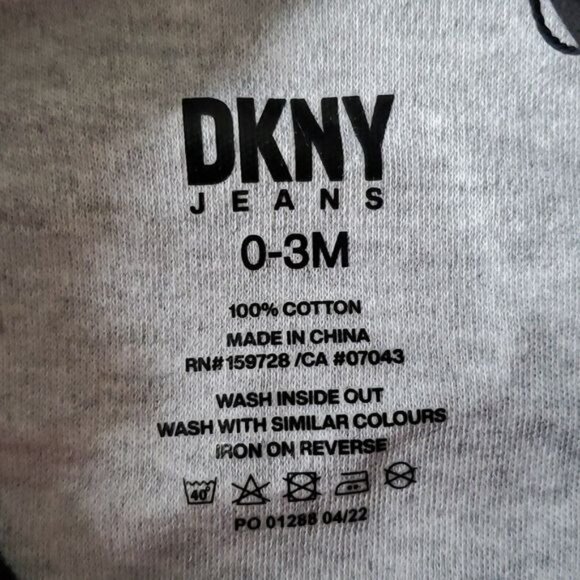DKNY Jeans 0-3 Months Baby T Shirt ONE PIECE Short Sleeve Snap Crotch - Picture 8 of 13